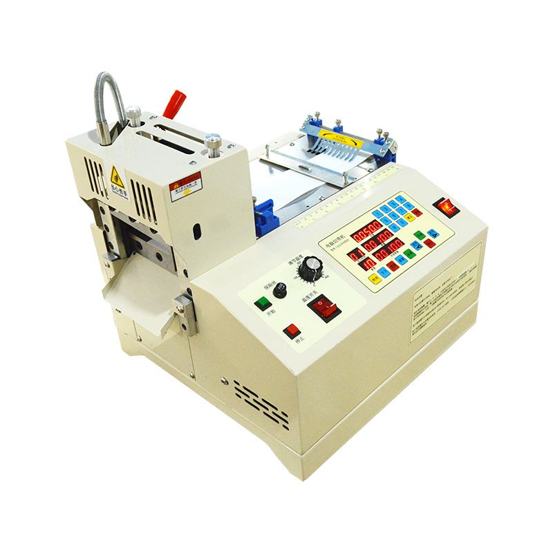 Cheap Clothing Factory with A Small Elastic Band Cutting Machine