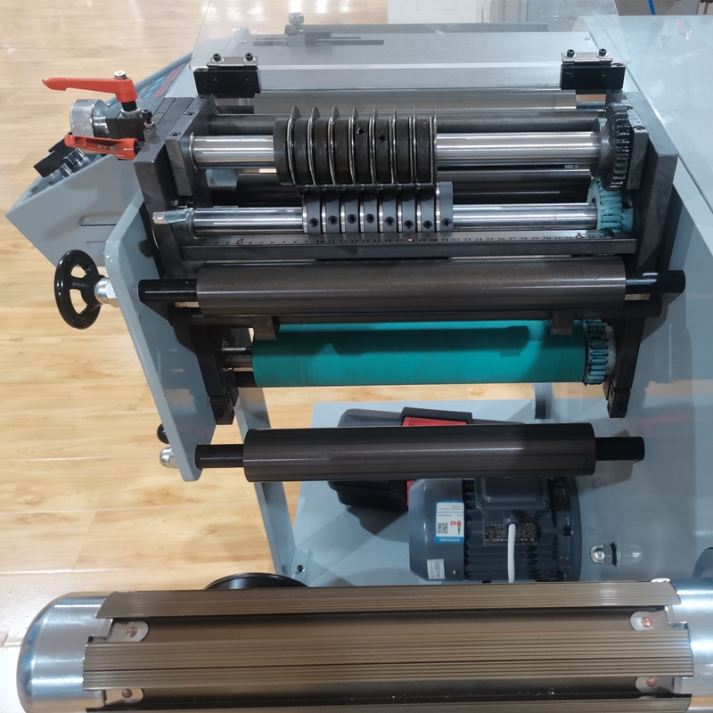 Automatic Self Adhesive Paper Sticker Roll Cutting Slitting Rewinding Machine, PVC epoxy Label Cutter Slitter Rewinder 